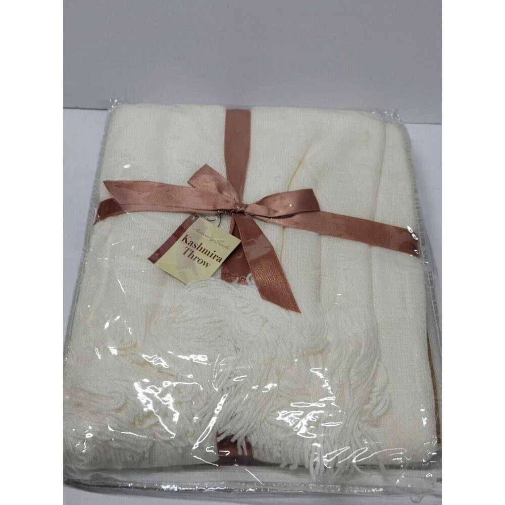 Heavenly Touch Kashmira Throw 50